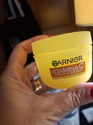 GARNIER VITAMIN C FRESH &amp; BRIGHT moisturizing anti-dark spot sorbet 85 ml
